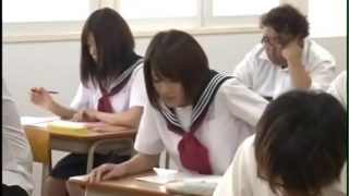 ดูหนังโป๊ญี่ปุ่น JAV School ครูฝรั่งลงโทษนักเรียนมาสายด้วยกันจับเย็ด xxx ในห้องเรียน